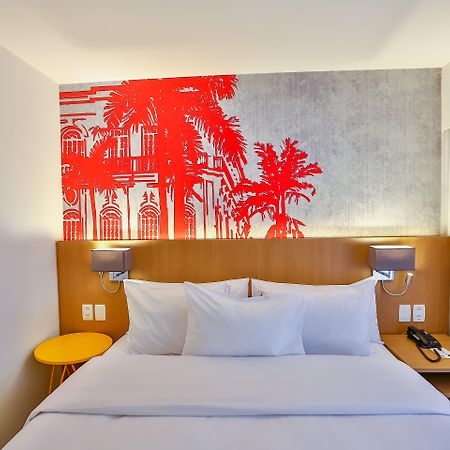 Отель Radisson Red Campinas Кампинас Экстерьер фото A room at the hotel