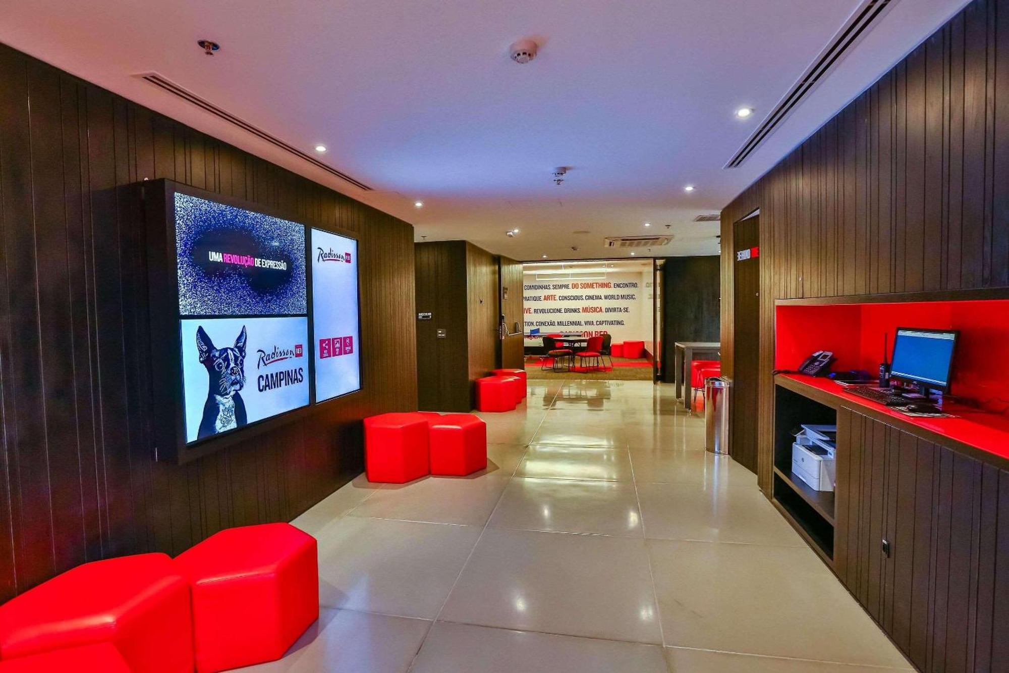 Отель Radisson Red Campinas Кампинас Экстерьер фото The Virgin Money Lounge at London Heathrow Airport